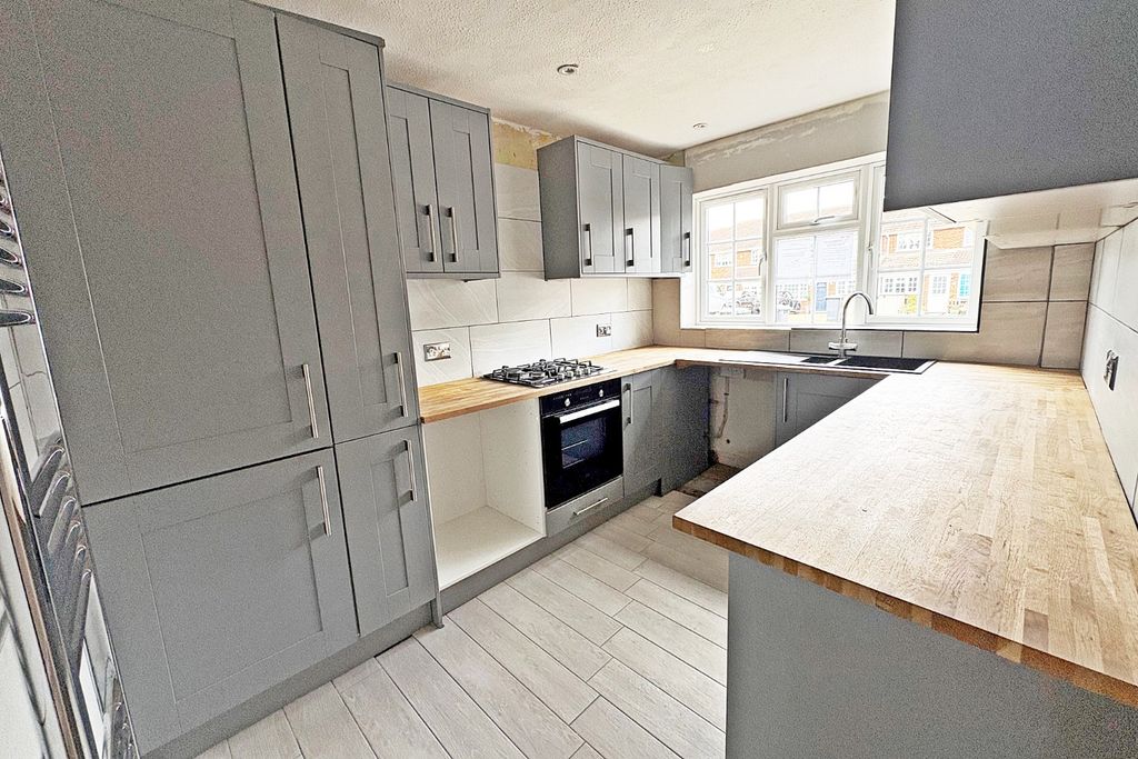 Property photo 3 of 11 4143664