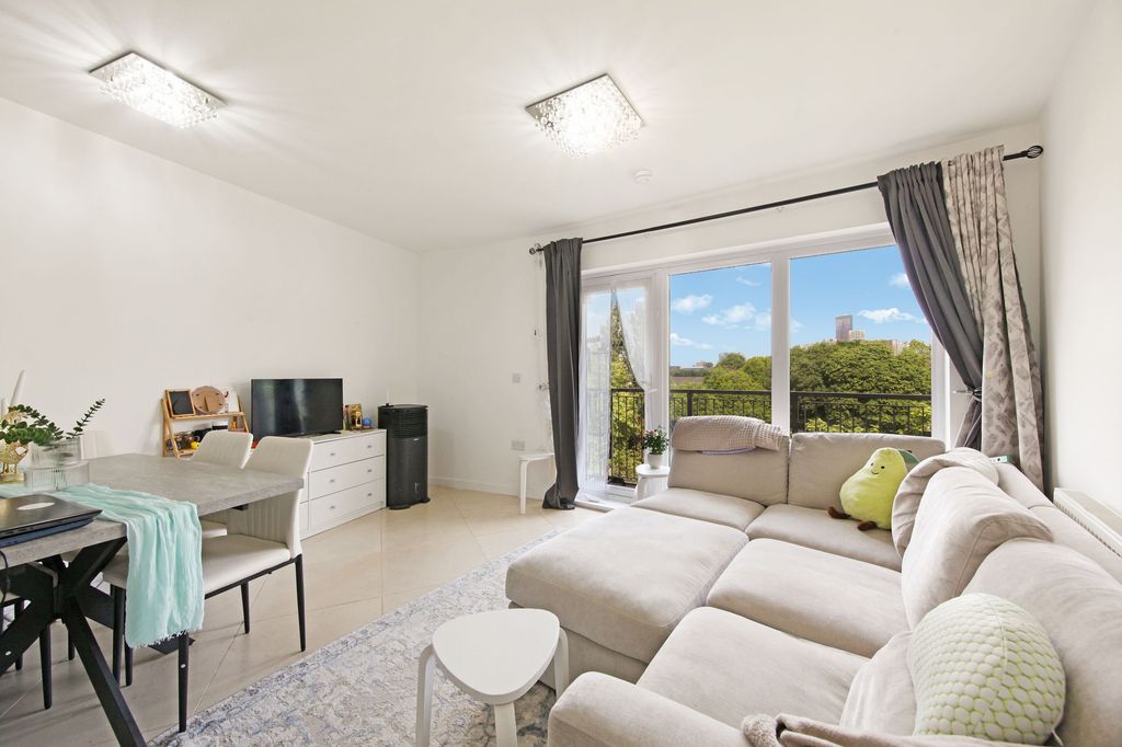 Property photo 3 of 11 Apartment 177, Peebles Court - Evm6Ybvhvlwurudzrh5d