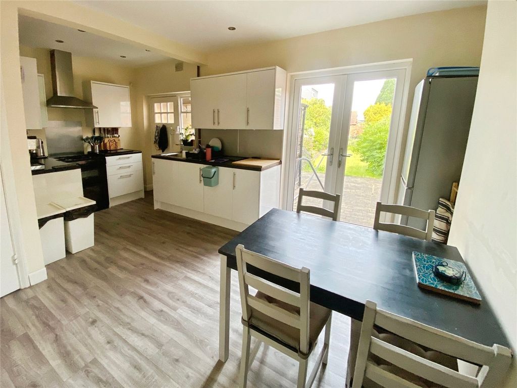 Property photo 3 of 10 Kitchen/Dining Room