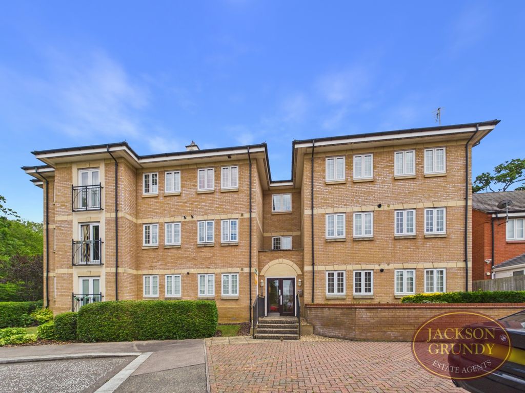 Property photo 1 of 12 St Crispin Drive