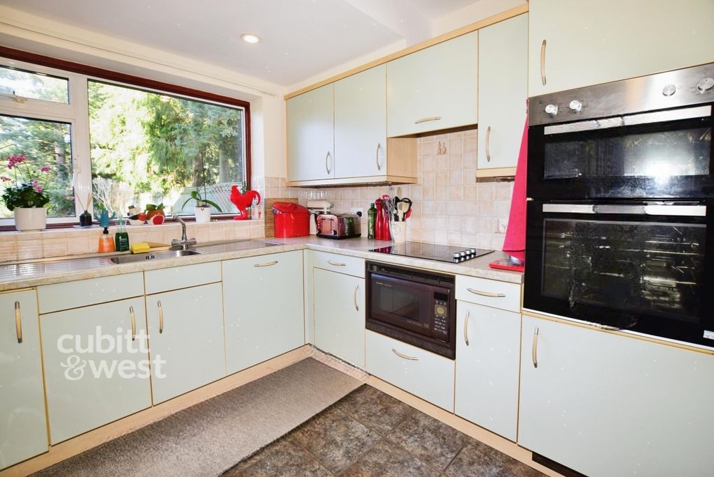 Property photo 3 of 21 Editedimage-4B26E...