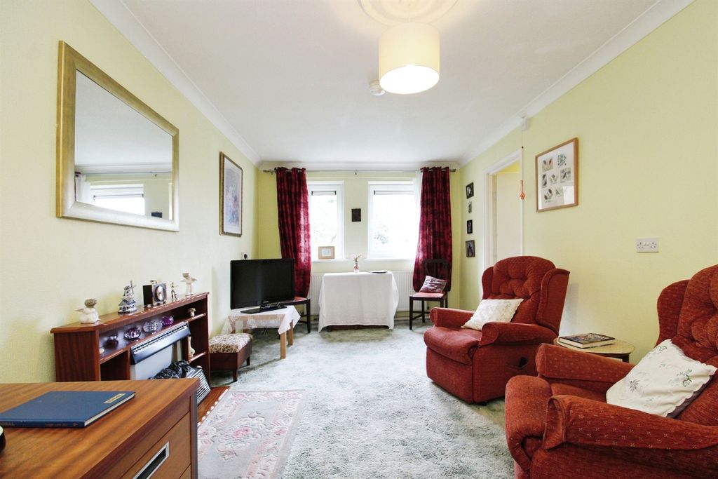 Property photo 2 of 9