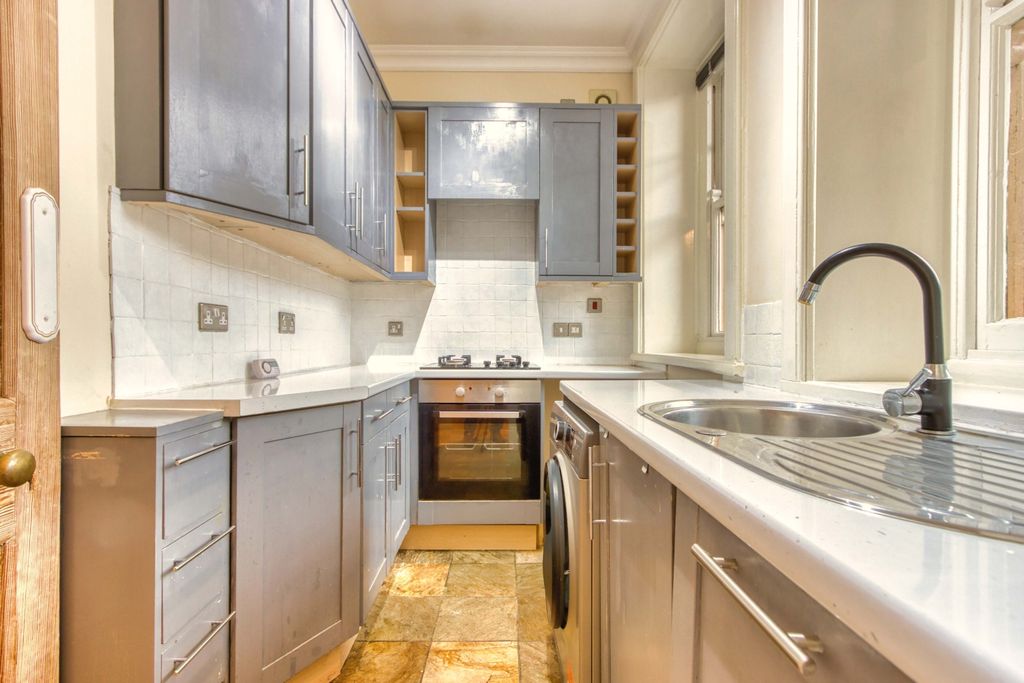 Property photo 3 of 12 Ewemove Taunton - The Clockhouse (12)
