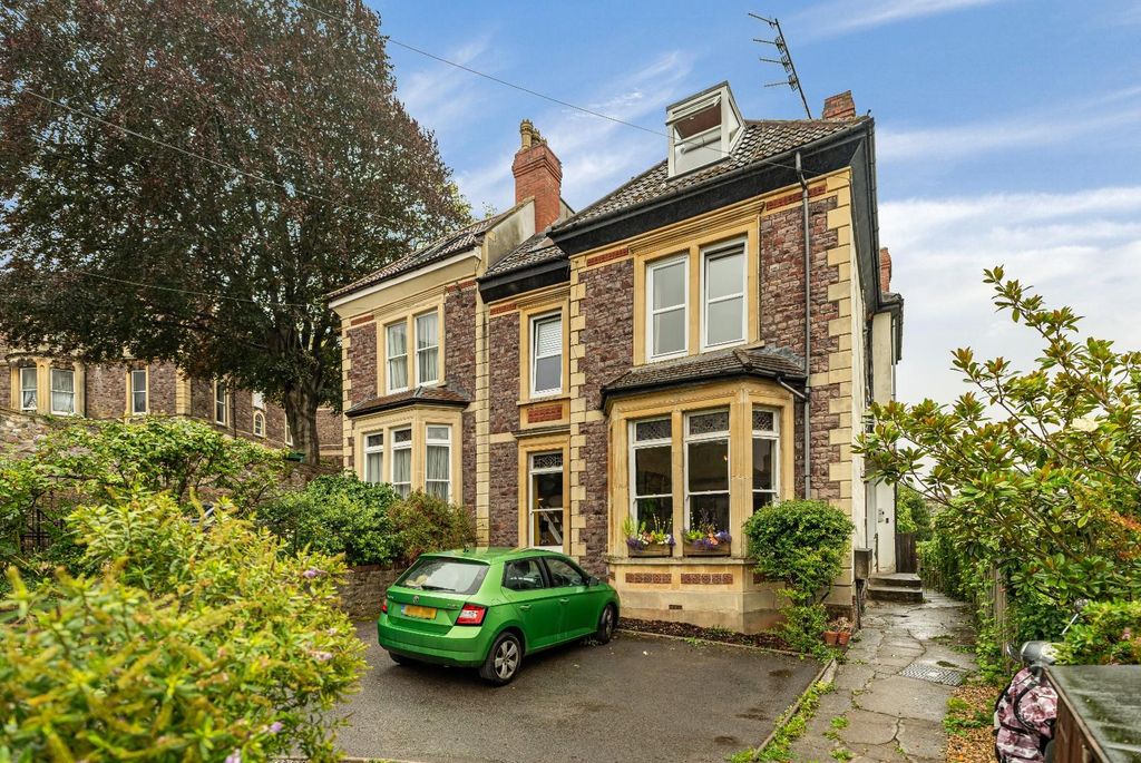 Property photo 3 of 11 Flat 1, 46 Archfield Road14.Jpg