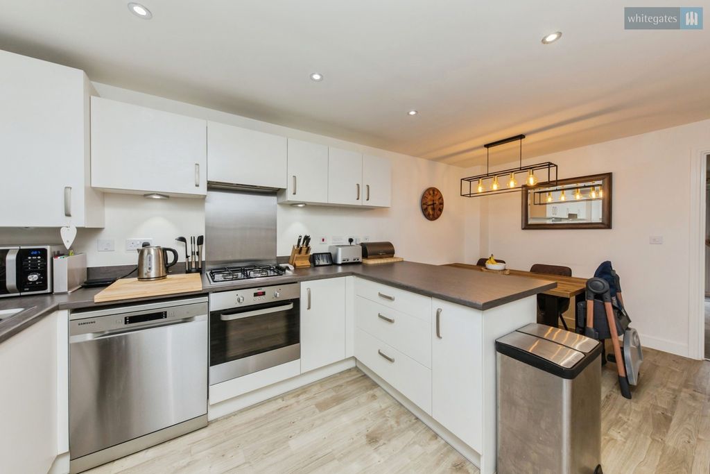 Property photo 3 of 22 Pbox-Img.Jpg