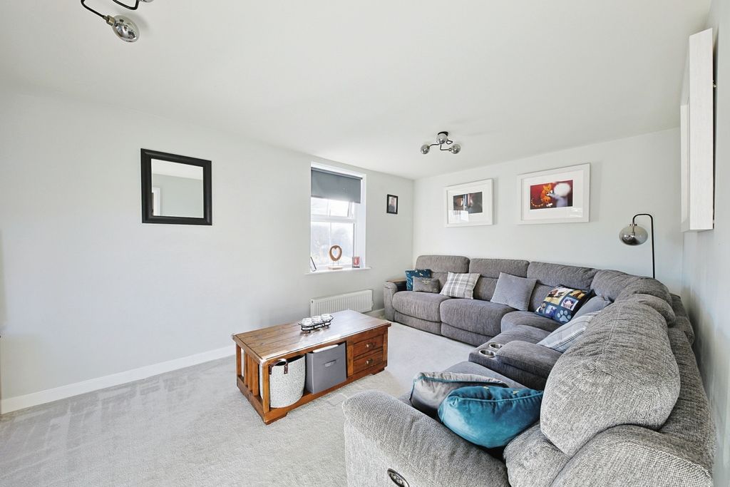 Property photo 2 of 11 3746625