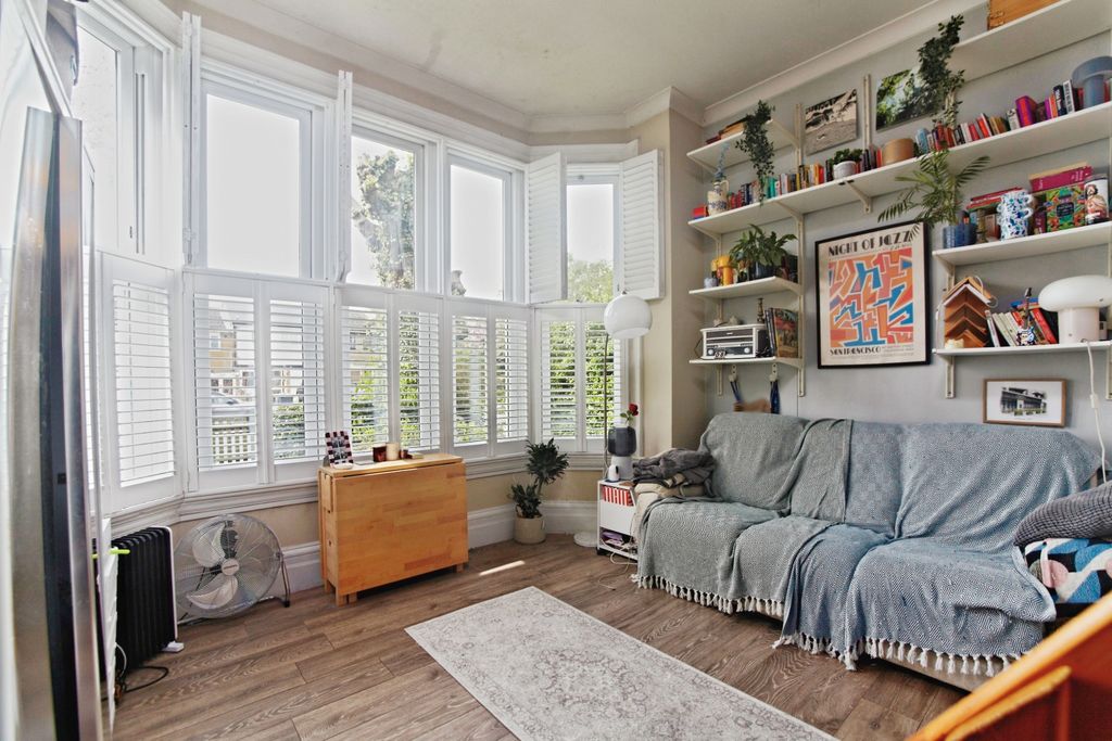 Property photo 3 of 13 Studio