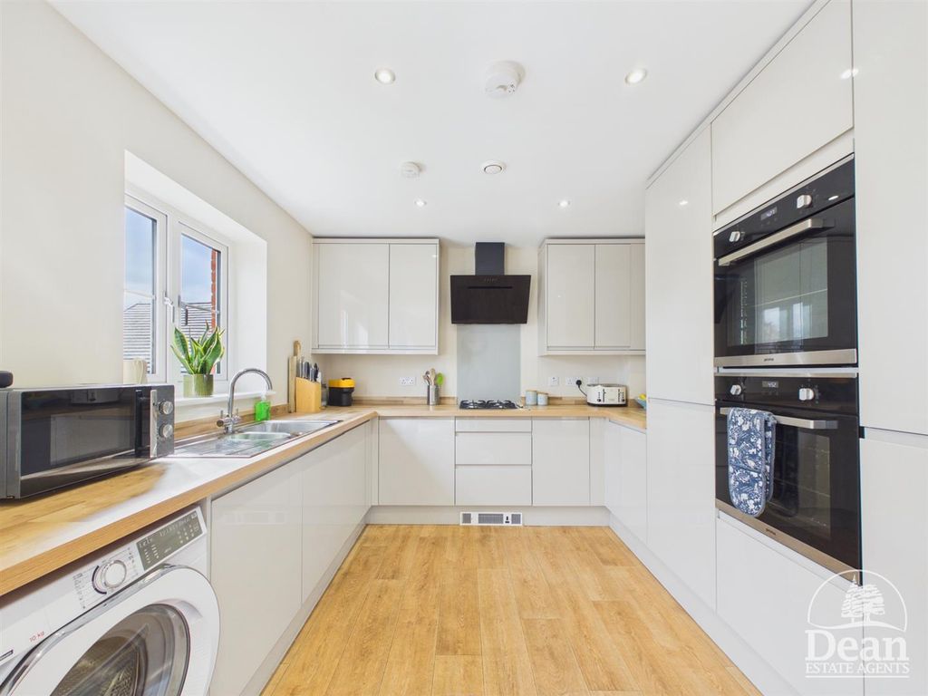 Property photo 2 of 32