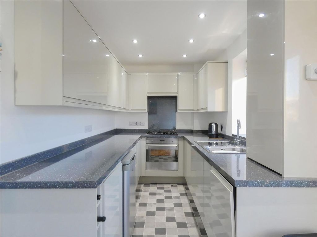 Property photo 3 of 13 Kitchen