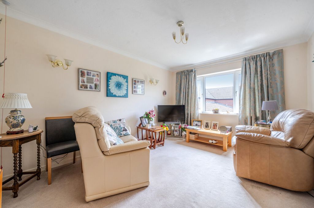 Property photo 3 of 10 1318804-3-6863E47...