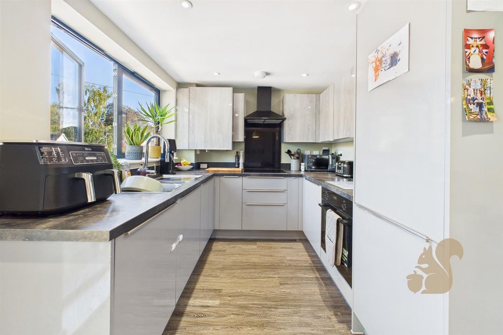 Property photo 3 of 14 Kitchen