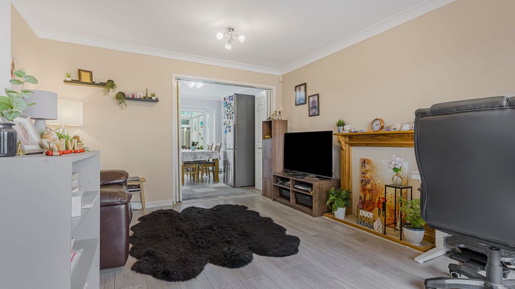 Property photo 3 of 25