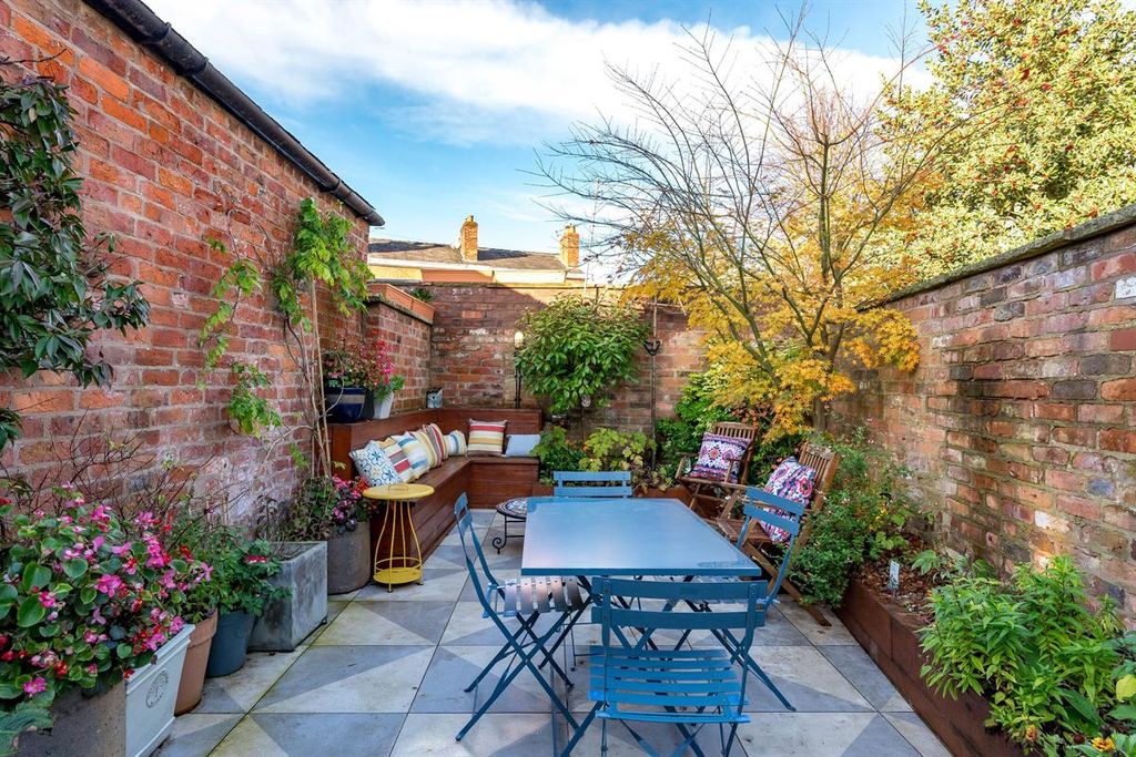 Property photo 3 of 21