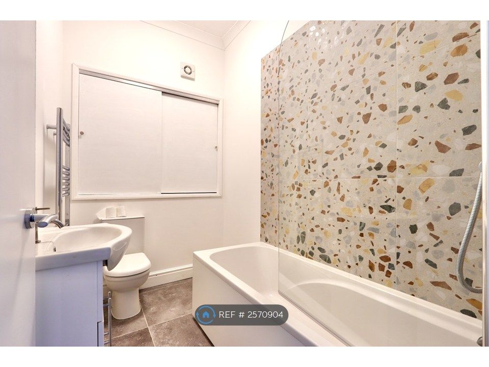 Property photo 1 of 9 Bathroom
