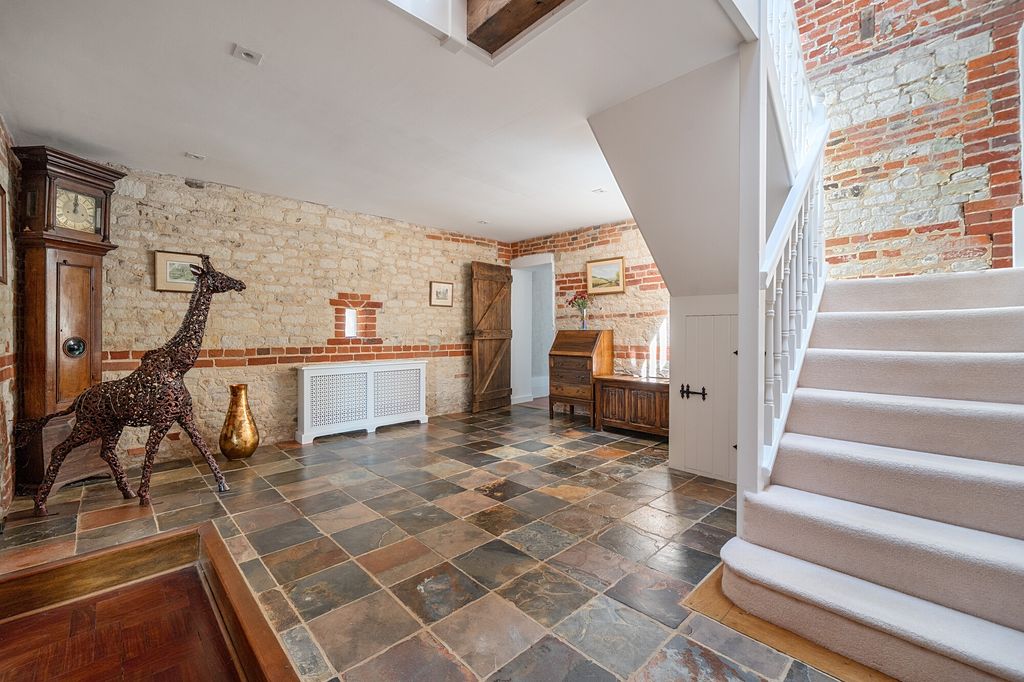 Property photo 3 of 32