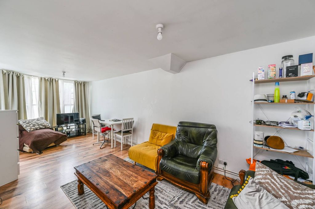 Property photo 2 of 8