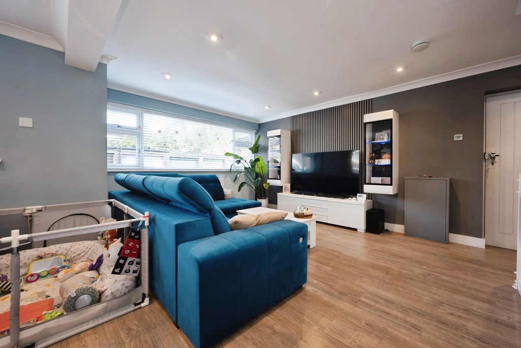 Property photo 2 of 18 Pbox-Img.Jpg