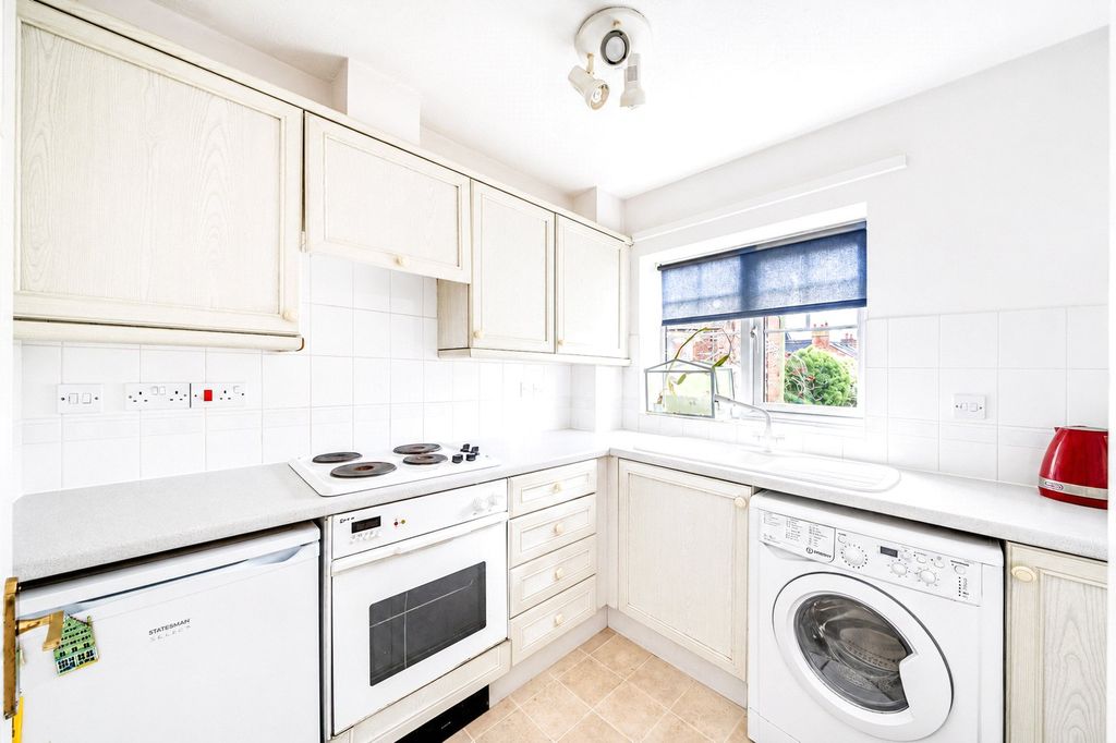 Property photo 3 of 9 Kitchen