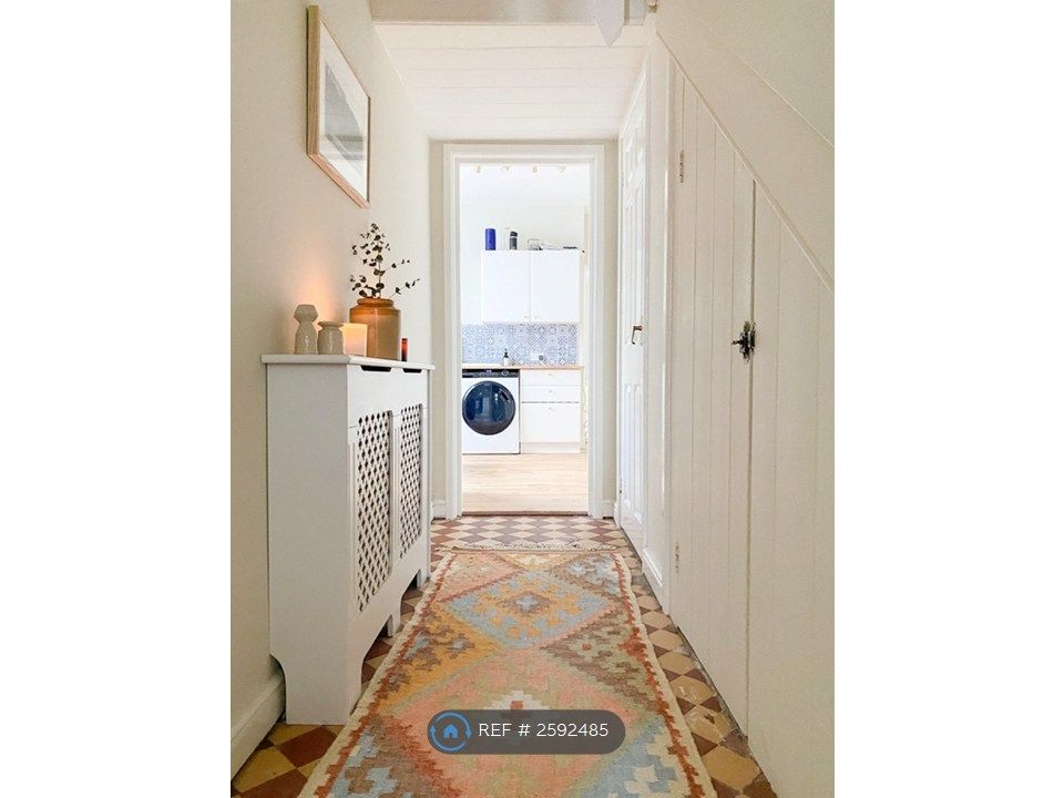 Property photo 3 of 17 Hallway