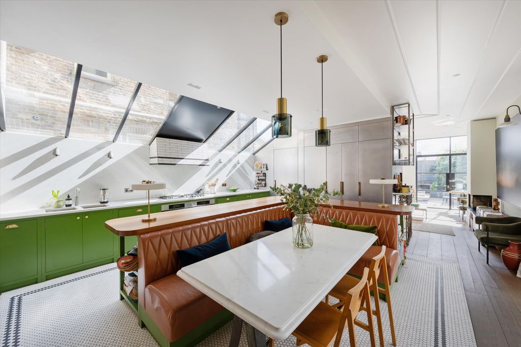 Property photo 3 of 27 Image