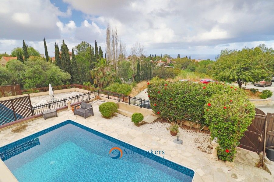Property photo 2 of 37
