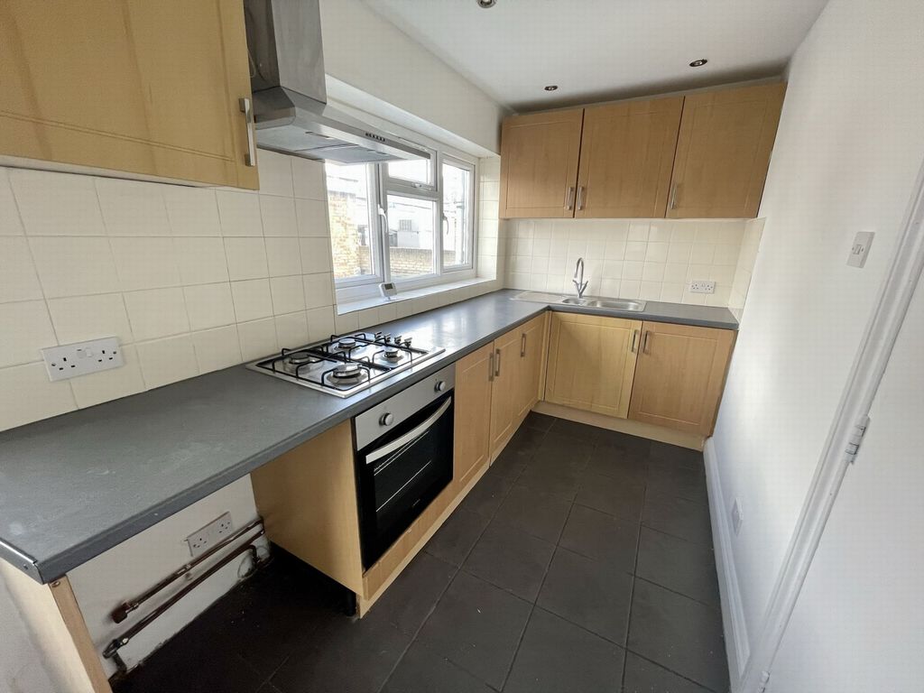 Property photo 1 of 7 Kitchen