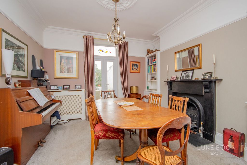 Property photo 3 of 26