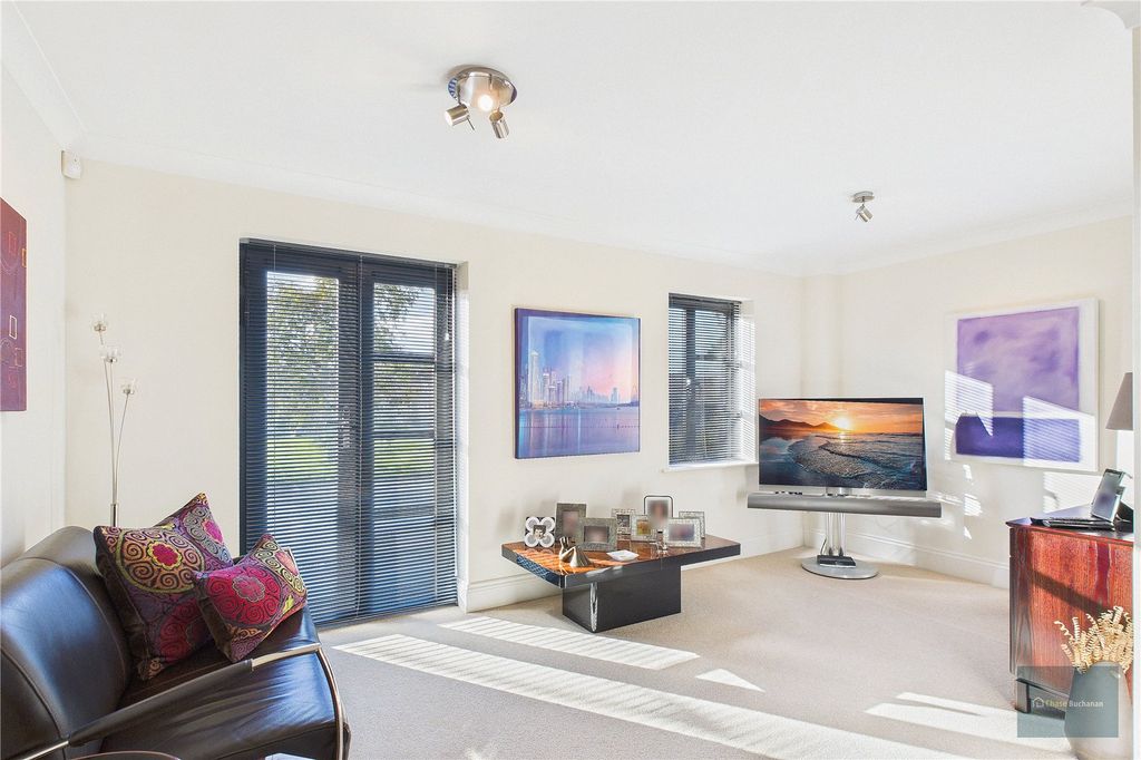 Property photo 3 of 26 Picture No. 16