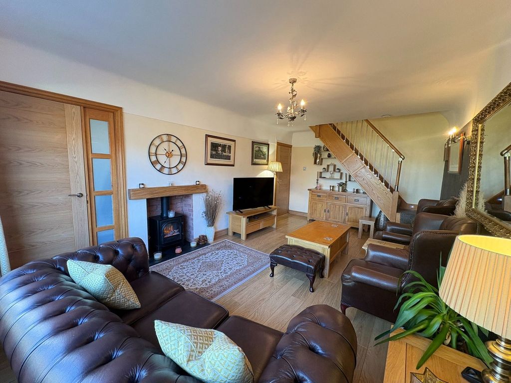 Property photo 2 of 28