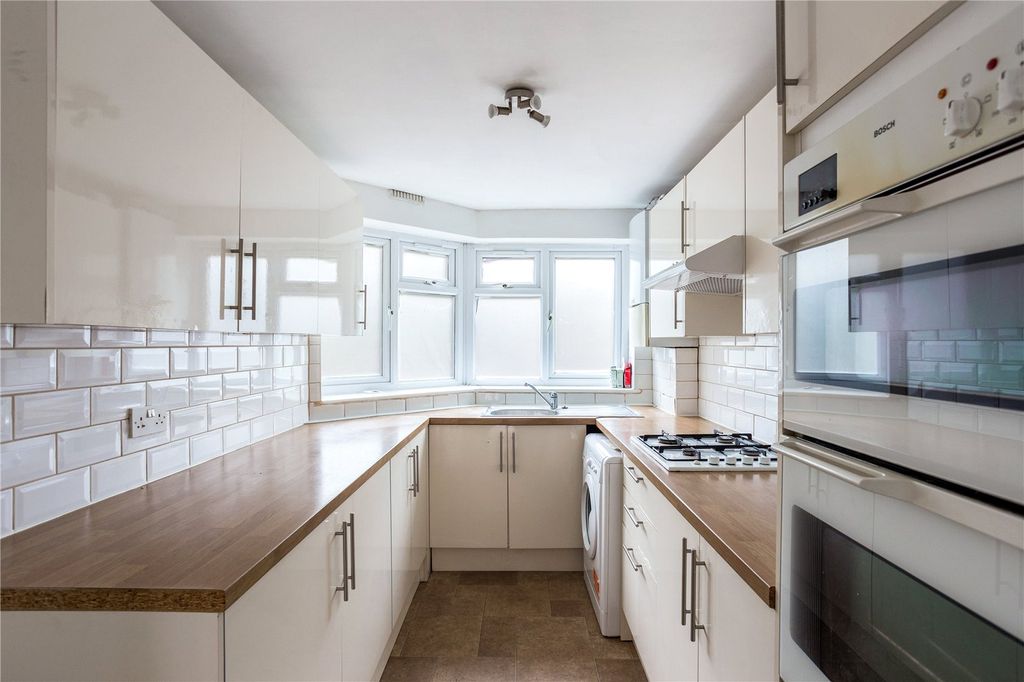 Property photo 2 of 9 Picture No. 27