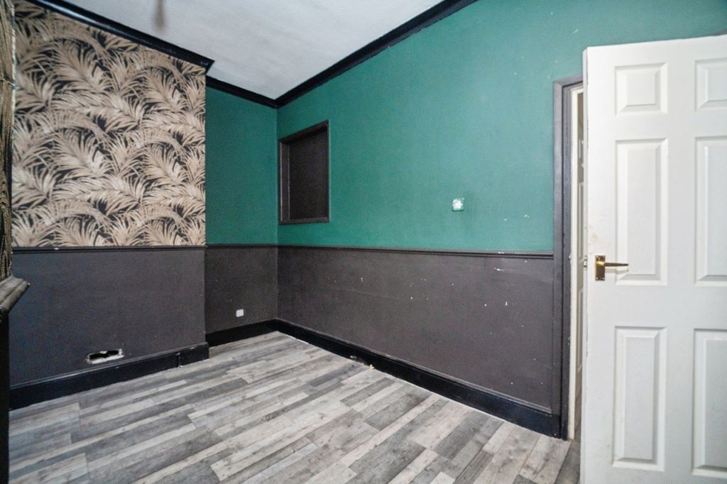 Property photo 3 of 18 Pbox-Img.Jpg