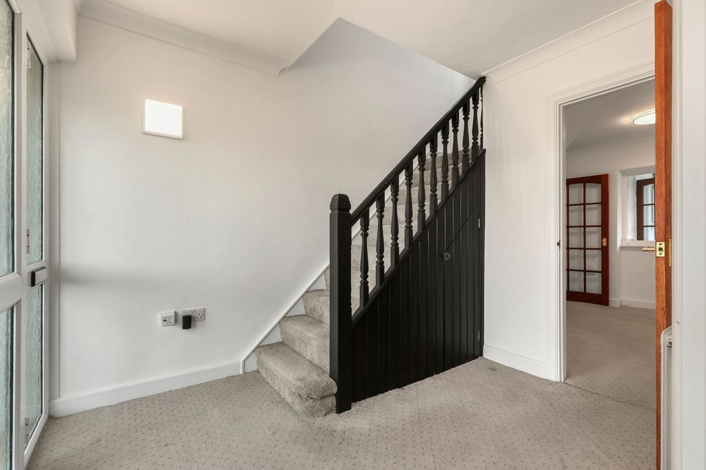 Property photo 3 of 27