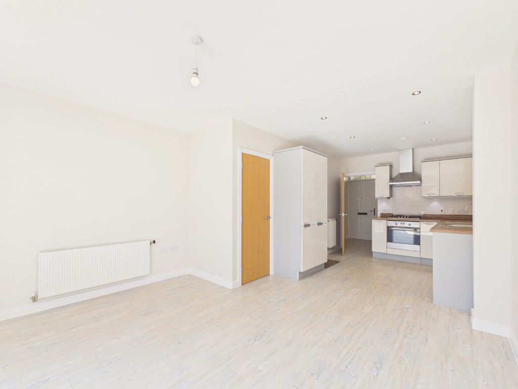 Property photo 2 of 18 5257955