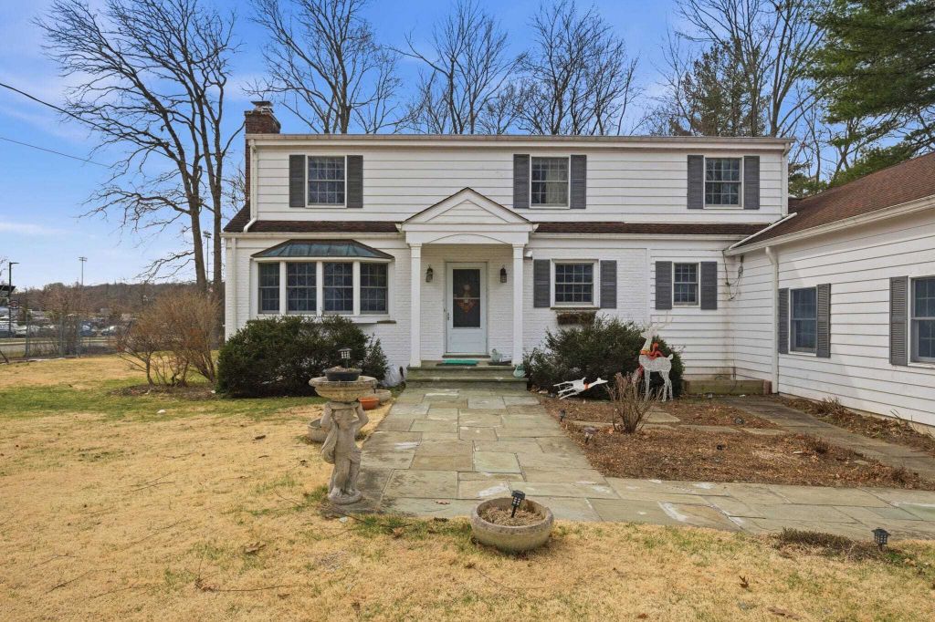 Property photo 1 of 11