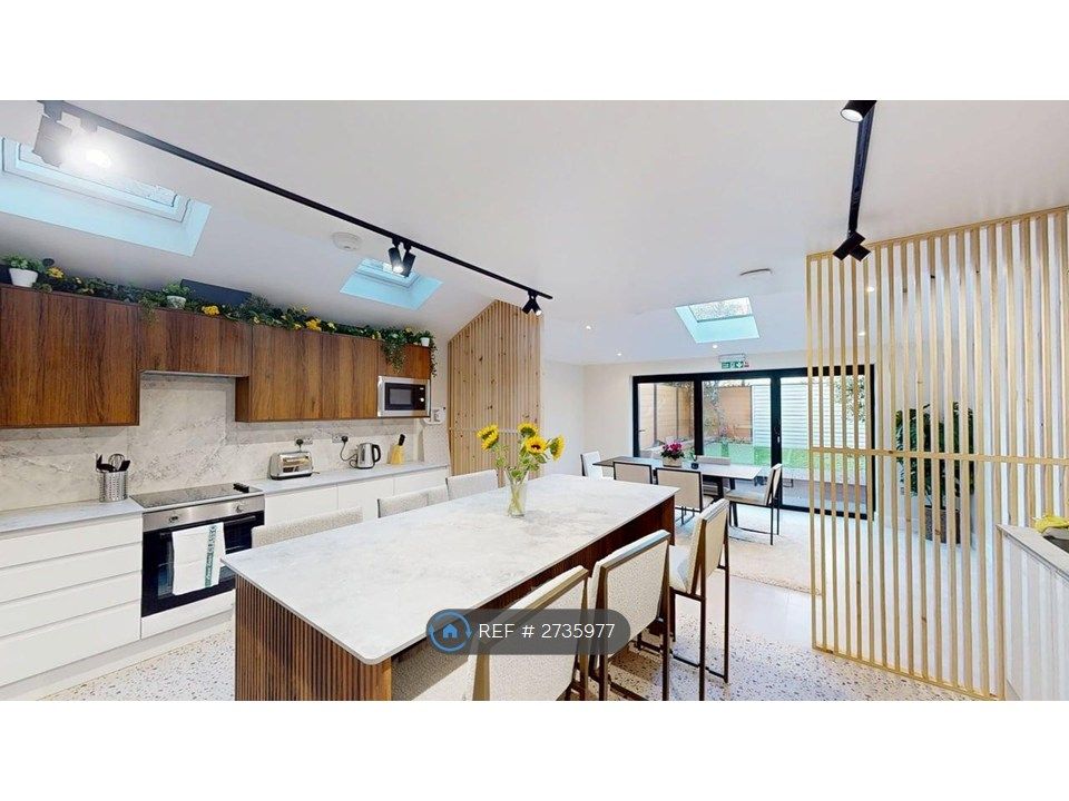 Property photo 1 of 27 Share Kitchen &amp; Living Area