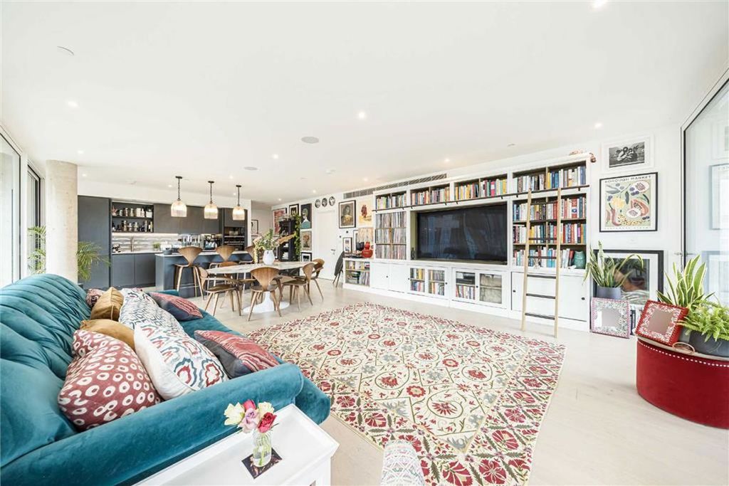 Property photo 2 of 11