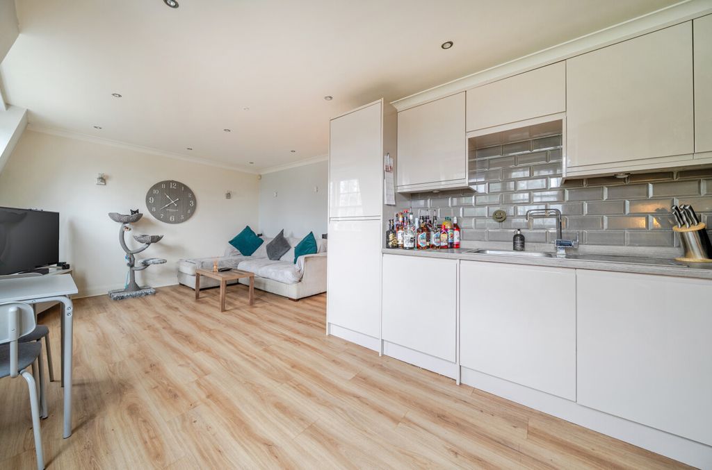 Property photo 2 of 14 1407914-5-6980899...