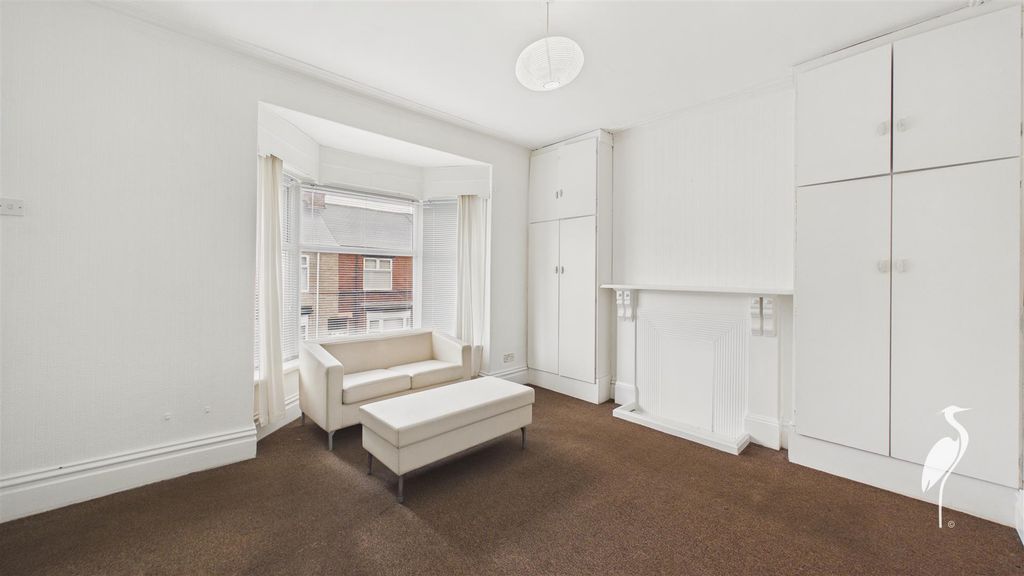 Property photo 2 of 9 Lounge