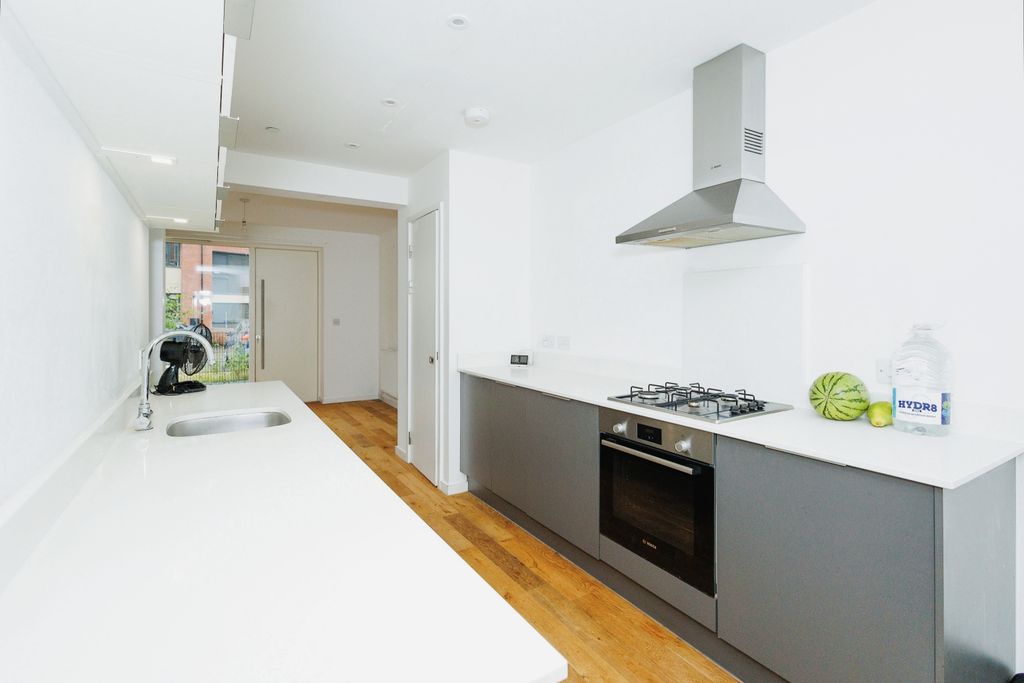 Property photo 2 of 14 Kitchen