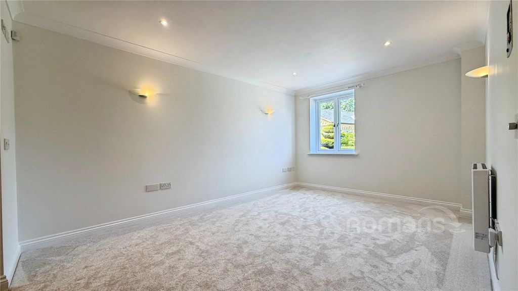 Property photo 2 of 17 Picture No. 34