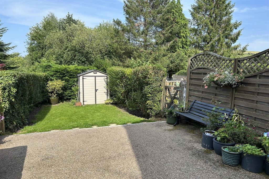 Property photo 2 of 11 Garden