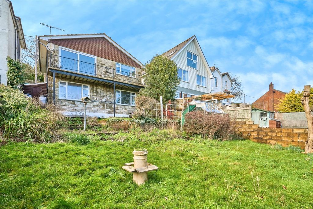 Property photo 2 of 20 Picture No. 30