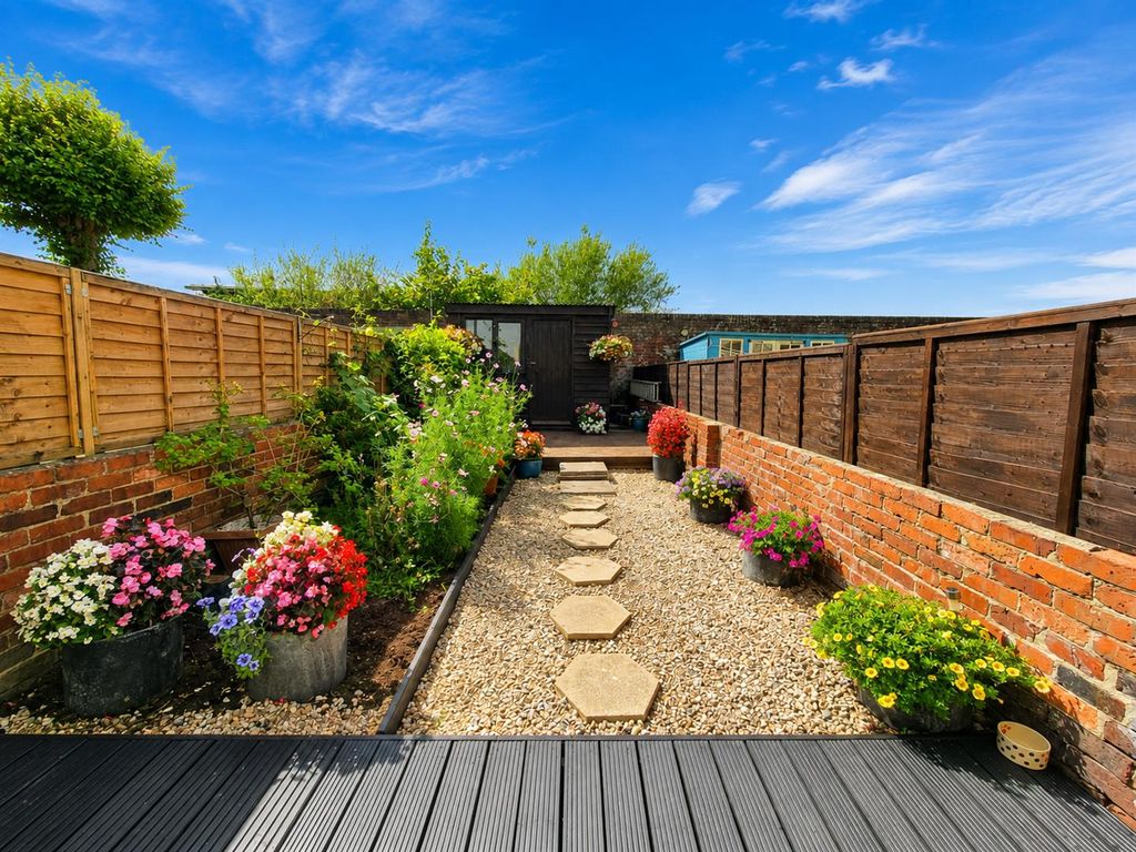 Property photo 2 of 13 Garden