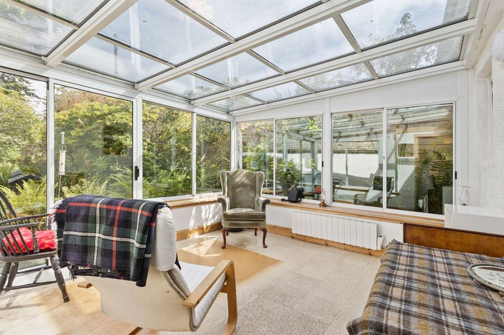 Property photo 2 of 25