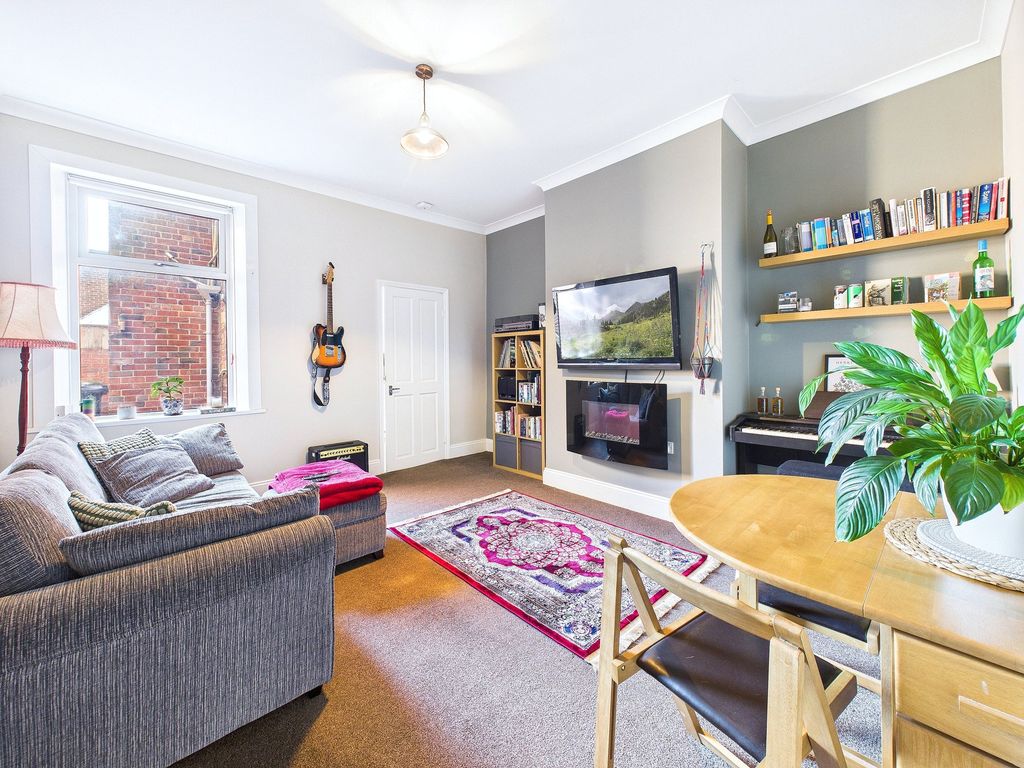 Property photo 2 of 11 Lounge