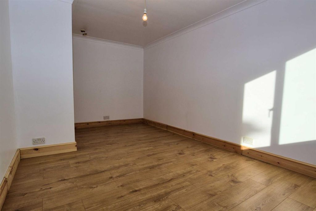 Property photo 3 of 7 Allnutts Rd 6
