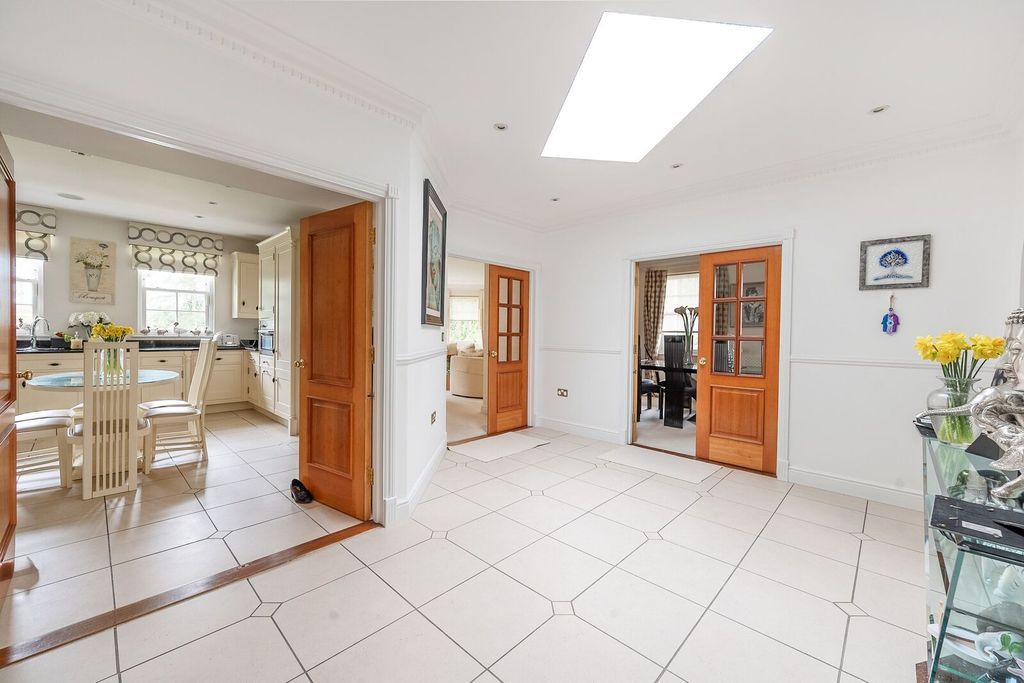 Property photo 1 of 27