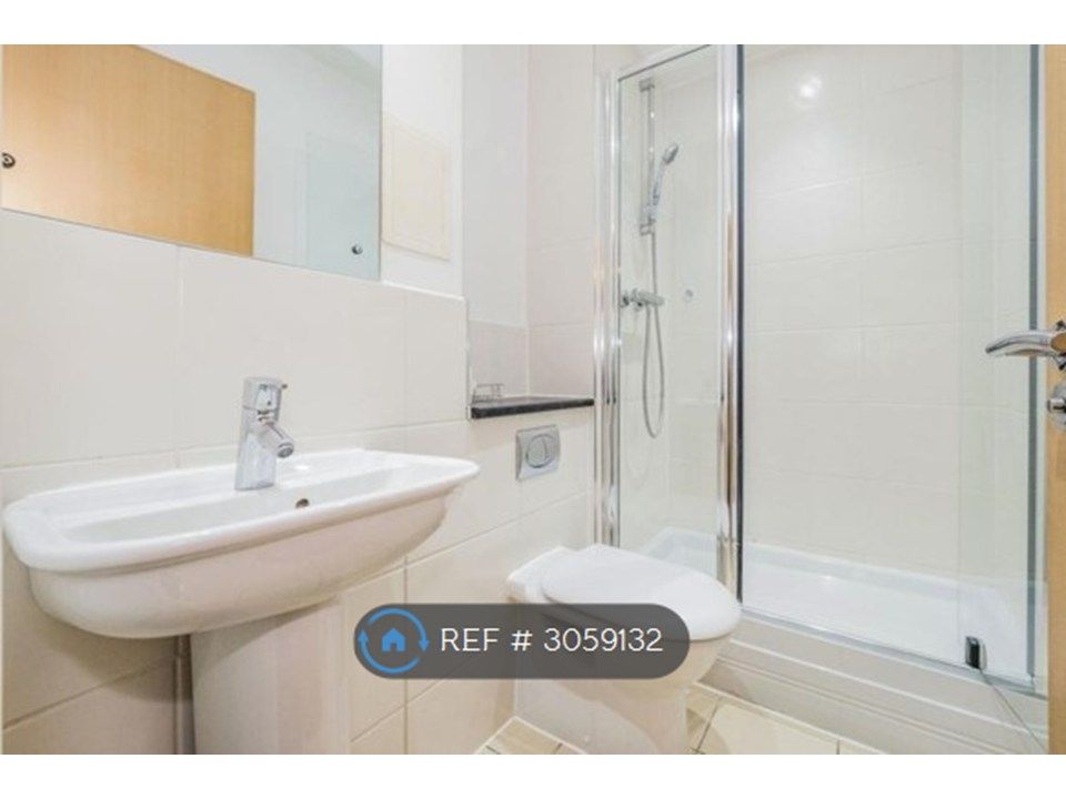 Property photo 3 of 5 Ensuite Bathroom