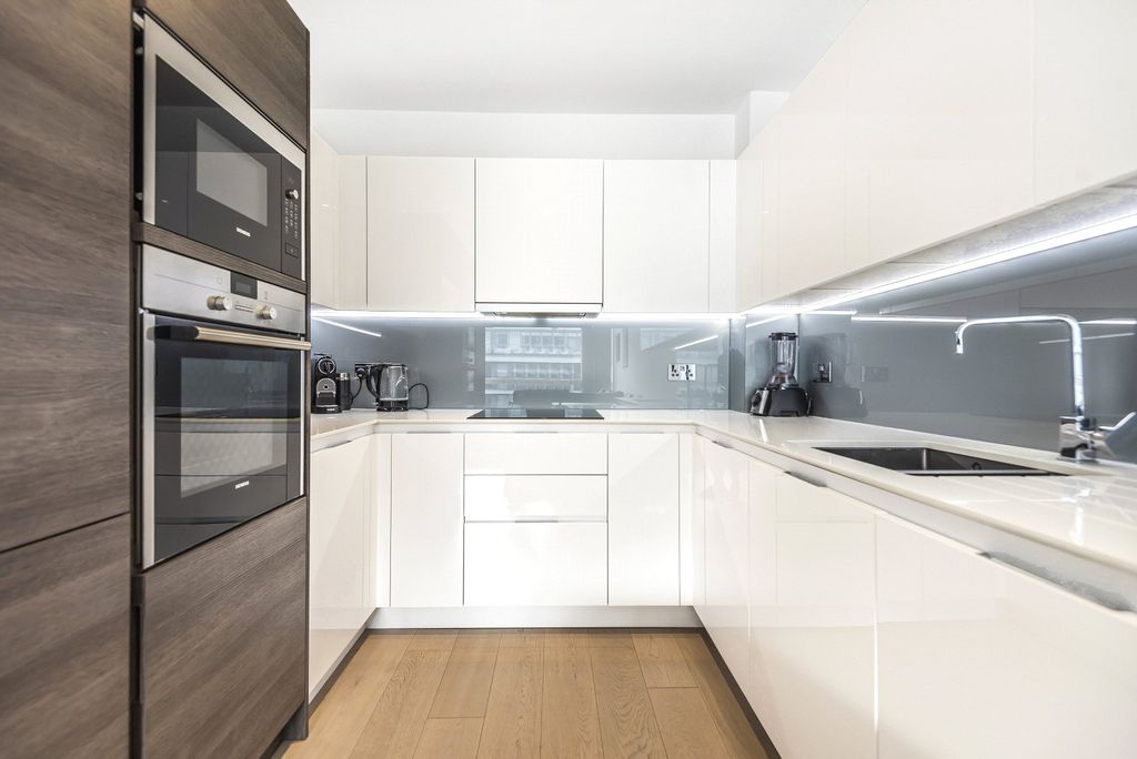 Property photo 1 of 17 Kitchen