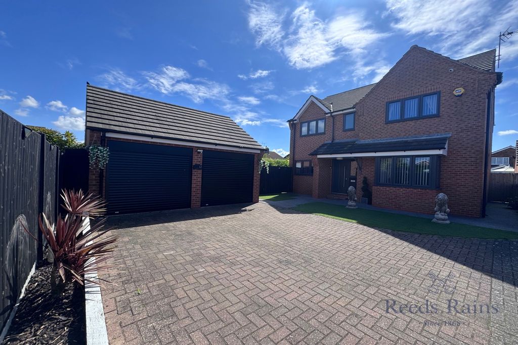 Property photo 1 of 31 Front